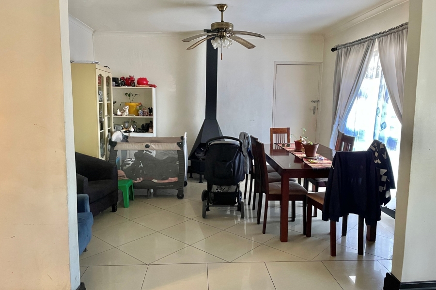 3 Bedroom Property for Sale in Silvertown Western Cape